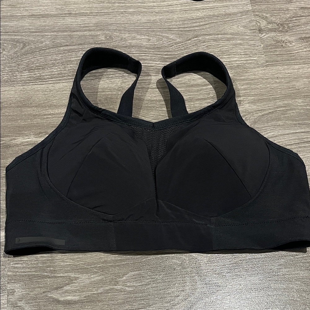 Sleek Black Sports Bra for Women